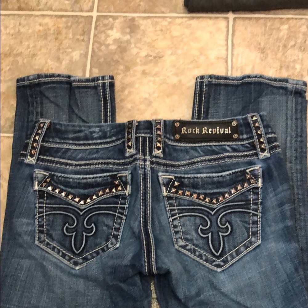 Rock Revivals straights in the style Cecilia!